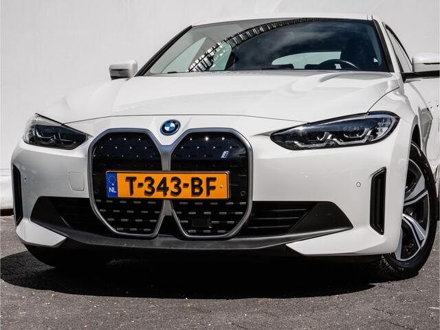 BMW i4 eDrive40 84 kWh Camera/ Navigatie/ Harman-Kardon/ Dab/ Sportstoelen/ Elektr. achterklep