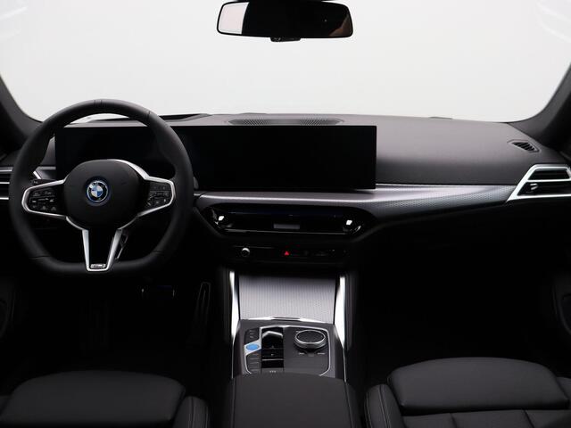 BMW i4 eDrive35 High Executive | M Sportpakket Pro | Innovation Pack | Comfort Pack | Trekhaak | Showroom Selection