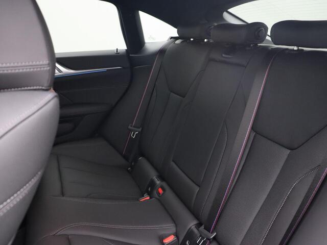BMW i4 eDrive35 High Executive | M Sportpakket Pro | Innovation Pack | Comfort Pack | Trekhaak | Showroom Selection