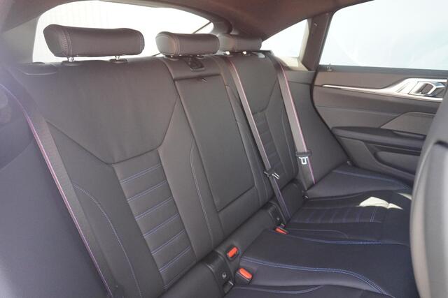BMW i4 eDrive40 M Sport Pro | Schuif-/kanteldak | M Sportstoelen | Active Cruise Control | Harman Kardon | Elektrische stoelen met geheugen