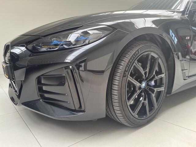 BMW i4 M50 High Executive 84 kWh | 19" | CoPilot | Lederen dash | Harman Kardon | Carbon int.lijsten | Trekhaak | M-Sport Plus Pack
