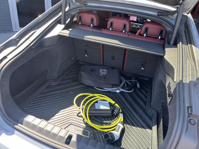 BMW i4 M50 High Executive 84 kWh Laser, Schuifdak, Copilot, 360Camera, Memory, Carbon, Trekhaak
