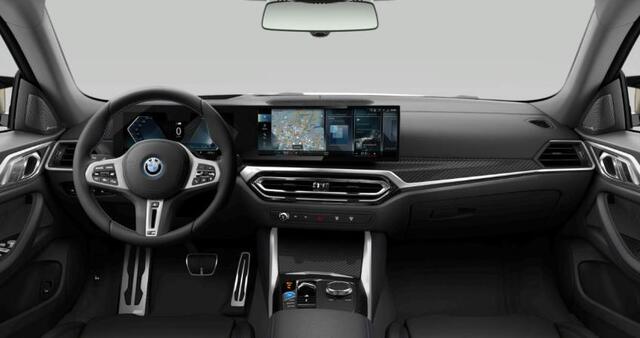 BMW i4 M50 High Executive 84 kWh Panoramadak - Active Cruise Control - Harman Kardon - Getinte Ruiten - Stuurwielrand verwarmd - Elektrisch verstelbare/verwarmde stoelen - BMW Laserlight - Comfort Access -