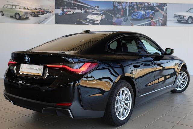 BMW i4 eDrive40 | Rondomzicht Camera | Stoelverwarming | Driving Assistant Professional | Dodehoek Detectie