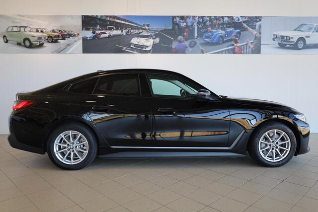 BMW i4 eDrive40 | Rondomzicht Camera | Stoelverwarming | Driving Assistant Professional | Dodehoek Detectie
