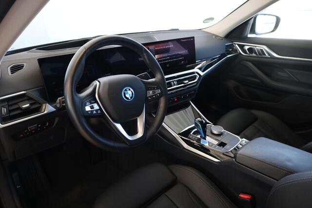 BMW i4 eDrive40 | Rondomzicht Camera | Stoelverwarming | Driving Assistant Professional | Dodehoek Detectie