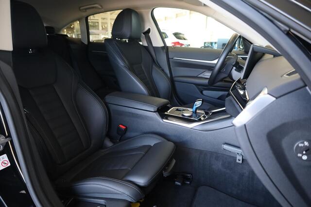 BMW i4 eDrive40 | Rondomzicht Camera | Stoelverwarming | Driving Assistant Professional | Dodehoek Detectie