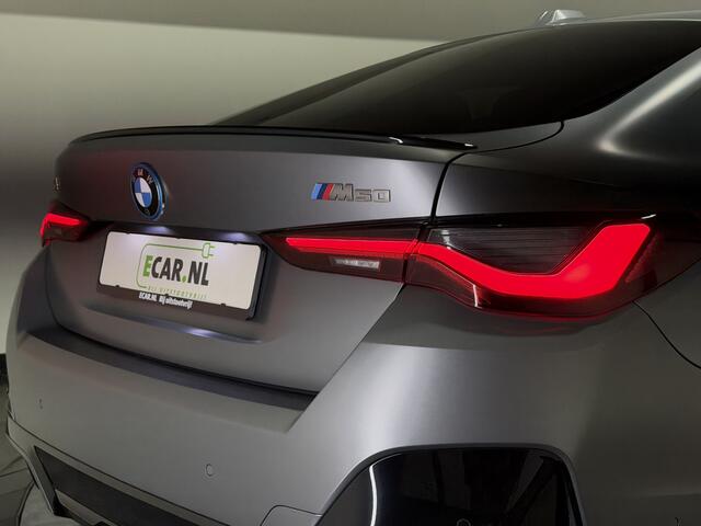 BMW i4 M50 84 kWh M Sport Pro | SOH 97,6% | el. Schuif/kanteldak | el. stoelen met memory | HUD | Unieke kleur