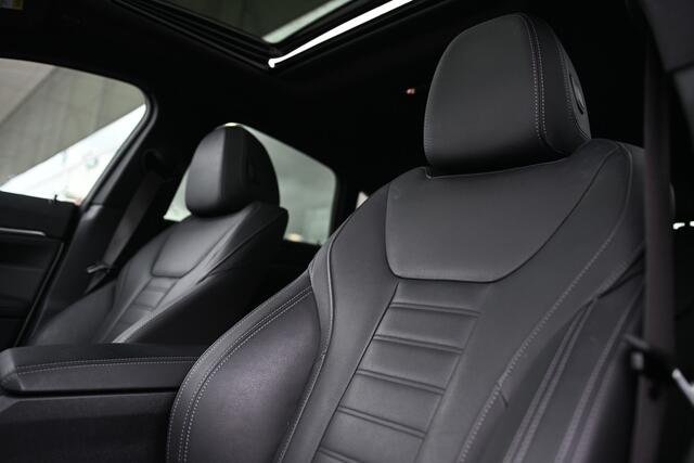BMW i4 eDrive40 High Executive M Sport / Achteruitrijcamera / Comfort Access / Active Cruise Control / Live Cockpit Professional / Stoelverwarming