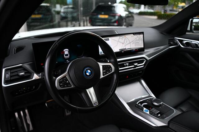 BMW i4 eDrive40 High Executive M Sport / Achteruitrijcamera / Comfort Access / Active Cruise Control / Live Cockpit Professional / Stoelverwarming