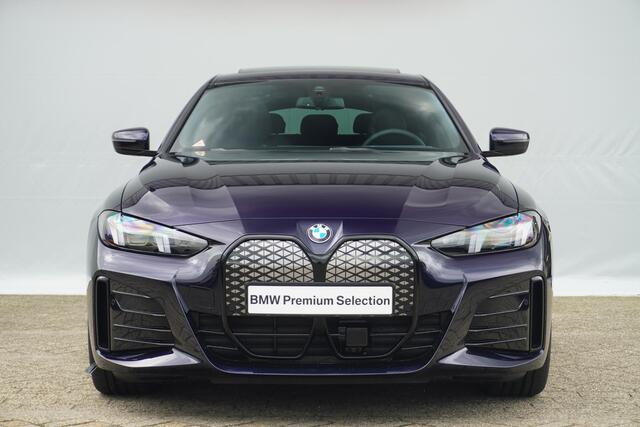 BMW i4 eDrive40 | M Sportpakket Pro | Harman Kardon | Active Cruise Control | Elektrisch verstelbare stoelen | Trekhaak