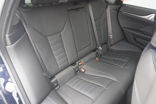 BMW i4 eDrive40 | M Sportpakket Pro | Harman Kardon | Active Cruise Control | Elektrisch verstelbare stoelen | Trekhaak