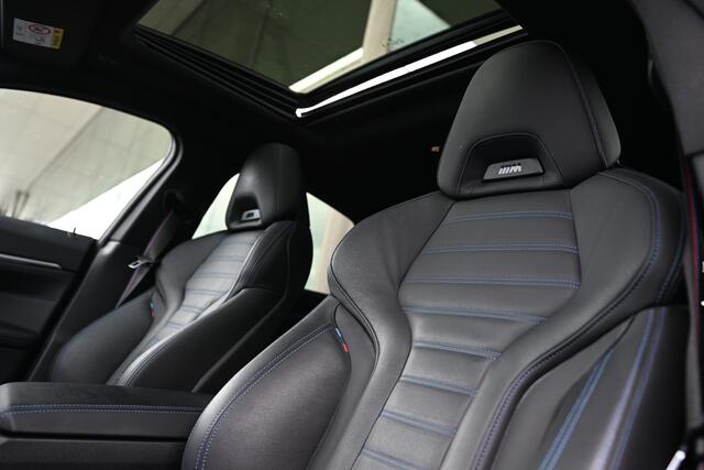 BMW i4 eDrive40 High Executive M Sport / Schuif-kanteldak / Trekhaak / M Sportstoelen / Comfort Access / Parking Assistant Plus / Stuurverwarming