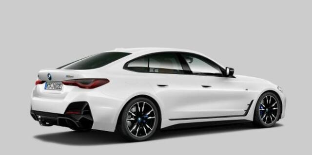 BMW i4 M50 High Executive 84 kWh Trekhaak - Active Cruise Control - Hifi - Elektrisch verstelbare/verwarmde stoelen - Stuurwielrand verwarmd - Getinte Ruiten - BMW Laserlight - BMW Drive Recorder -