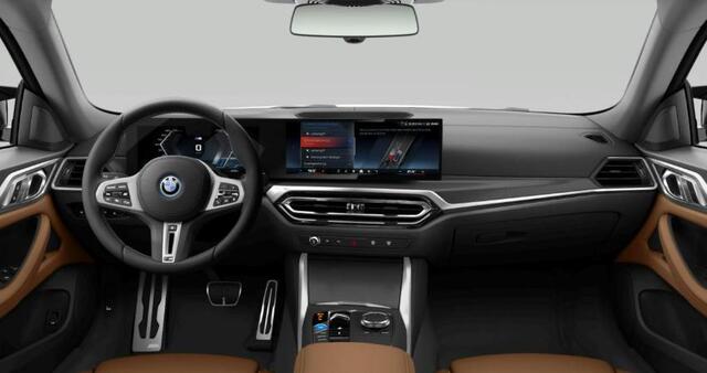 BMW i4 M50 High Executive 84 kWh Trekhaak - Active Cruise Control - Hifi - Elektrisch verstelbare/verwarmde stoelen - Stuurwielrand verwarmd - Getinte Ruiten - BMW Laserlight - BMW Drive Recorder -