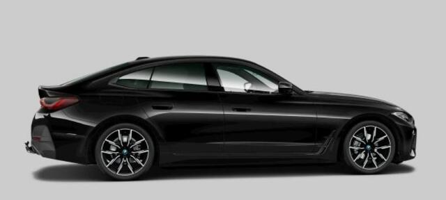 BMW i4 eDrive35 70 kWh M Sport - Trekhaak - Driving Assistant Professional - Harman Kardon - Parking Assistant Plus - Stuurwielrand verwarmd - Comfort Access - BMW Live Cockpit Professional -