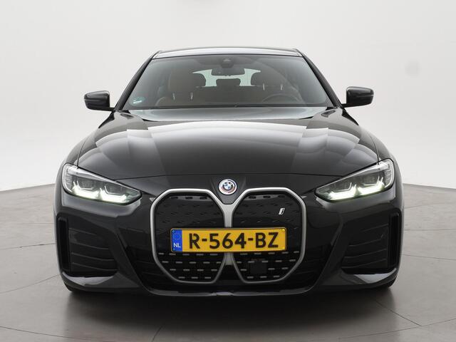 BMW i4 eDrive40 84 kWh M-SPORT + ADAPTIVE CRUISE | SFEERVERLICHTING | LEDER SPORTINTERIEUR