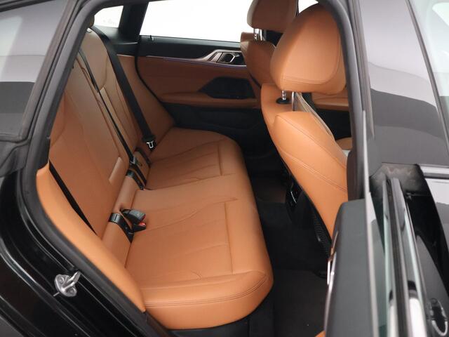 BMW i4 eDrive40 84 kWh M-SPORT + ADAPTIVE CRUISE | SFEERVERLICHTING | LEDER SPORTINTERIEUR