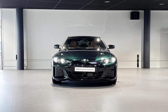 BMW i4 M60 84 kWh | M Sport | Stoelverwarming | Achteruitrijcamera | Head-Up Display |