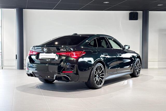 BMW i4 M60 84 kWh | M Sport | Stoelverwarming | Achteruitrijcamera | Head-Up Display |