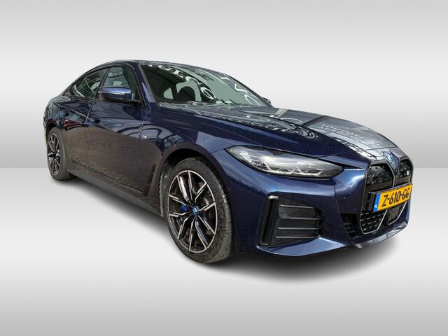 BMW i4 eDrive35 High Executive 70 kWh / Trekhaak / Schuifdak / 360Camera / Head-up / Harman Kardon / Leder / 19'' / Keyless / Sfeerverlichting / Stuur+Stoelverwarming / Dodehoek / DAB / ACC