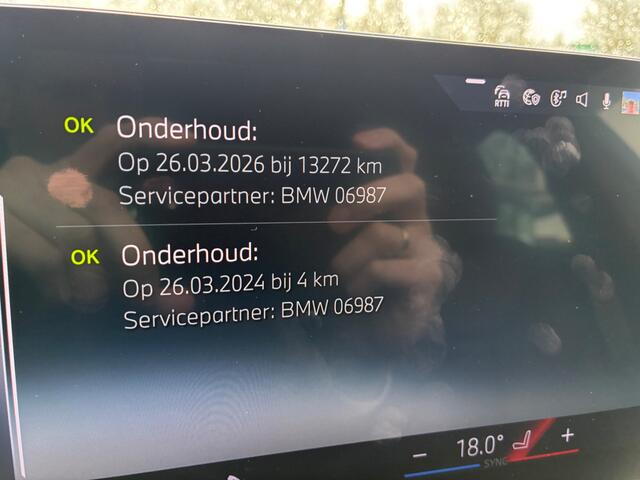 BMW i4 eDrive35 High Executive 70 kWh / Trekhaak / Schuifdak / 360Camera / Head-up / Harman Kardon / Leder / 19'' / Keyless / Sfeerverlichting / Stuur+Stoelverwarming / Dodehoek / DAB / ACC