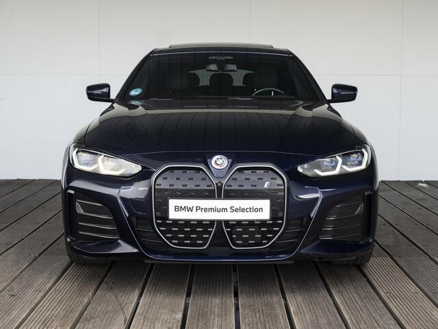 BMW i4 eDrive40 | High Executive | M Sport | Schuif-/kanteldak | Driving Assistant Professional | Stuurwielrand verwarmd | Head Up Display
