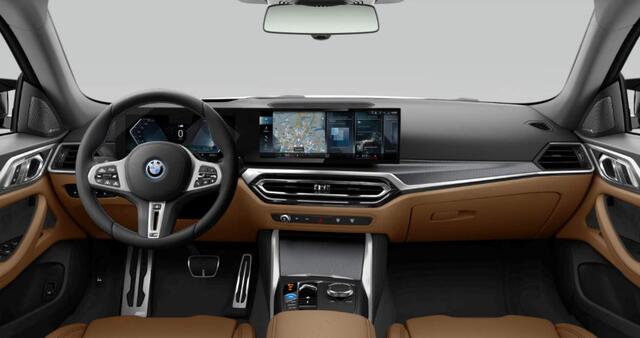 BMW i4 M50 High Executive 84 kWh Panoramadak - Driving Assistant Professional - Harman Kardon - Stuurwielrand verwarmd - Elektrisch verwarmde/verstelbare stoelen - Parking Assistant Plus - Getinte Ruiten -