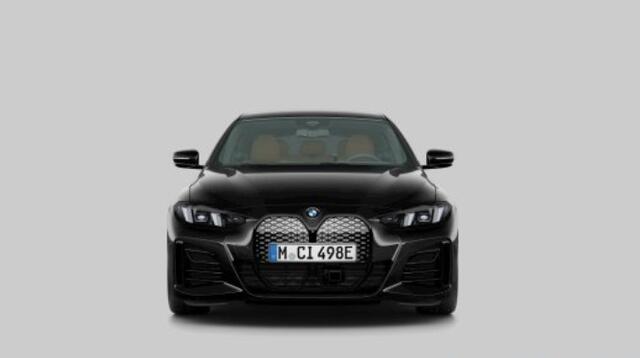 BMW i4 eDrive40 M Sport Edition 84 kWh COMFORT PACK - INNOVATION PACK - Harman Kardon - Getinte Ruiten - Comfort Access - Parking Assistant Plus - Head up - Elektrisch verwarmde voorstoelen -