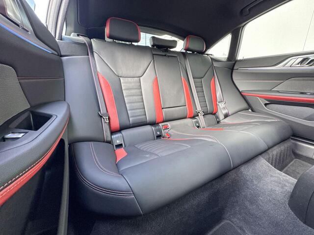 BMW i4 M60 | 84 kWh | M Sport | Trekhaak | Innovation Pack | CoPilot Pack |