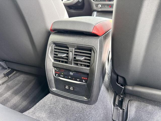 BMW i4 M60 | 84 kWh | M Sport | Trekhaak | Innovation Pack | CoPilot Pack |
