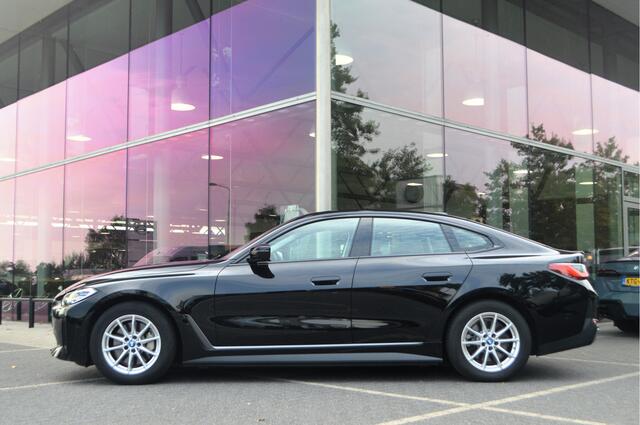 BMW i4 eDrive40 / Achteruitrijcamera / Cruise Control / Live Cockpit Plus / PDC
