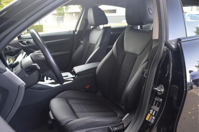 BMW i4 eDrive40 / Achteruitrijcamera / Cruise Control / Live Cockpit Plus / PDC