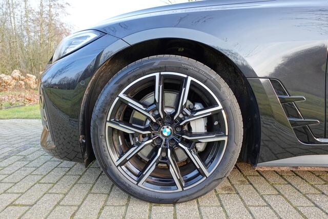 BMW i4 eDrive35 High Executive 70 kWh | Harman Kardon | Head-Up | LED | Schuif/Kanteldak | Adaptive Cruise | Leder |