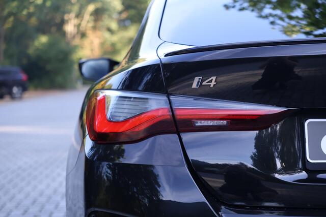 BMW i4 M50 High Executive 84 kWh M-Sport Pro | Pano | HUD | ACC | H&K | 20" | Memory | 360 | Keyless | Alarm kl.3 | Carbon interieur | Etc.