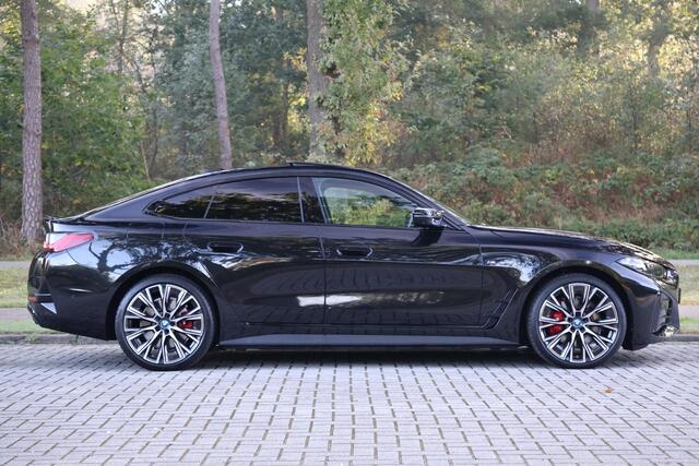 BMW i4 M50 High Executive 84 kWh M-Sport Pro | Pano | HUD | ACC | H&K | 20" | Memory | 360 | Keyless | Alarm kl.3 | Carbon interieur | Etc.