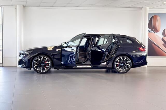 BMW i5 Touring eDrive40 M Sport Edition 84 kWh | Harman Kardon | Stoelventilatie | Headup Display | Comfort Access |