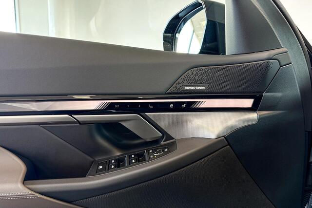 BMW i5 Touring eDrive40 M Sport Edition 84 kWh | Harman Kardon | Stoelventilatie | Headup Display | Comfort Access |