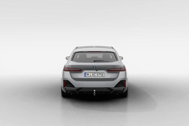 BMW i5 Touring eDrive40 M Sport Edition | M Sport Pro | Innovation Pack | Travel Pack | Comfort Pack