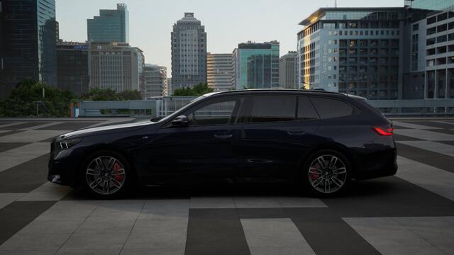 BMW i5 Touring eDrive40 M Sport / Panoramadak / Trekhaak / Adaptieve LED / Stoelventilatie / Parking Assistant Plus / Comfort Access