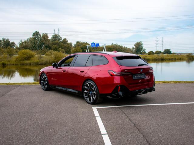 BMW i5 Touring M60 xDrive 84 kWh M-Sport Pro | Pano | Stoelventilatie | Adapt. LED | Iconic Glow | Verwarmd stuurwiel | Bowers & Wilkins