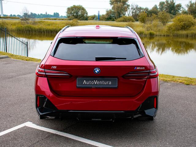 BMW i5 Touring M60 xDrive 84 kWh M-Sport Pro | Pano | Stoelventilatie | Adapt. LED | Iconic Glow | Verwarmd stuurwiel | Bowers & Wilkins