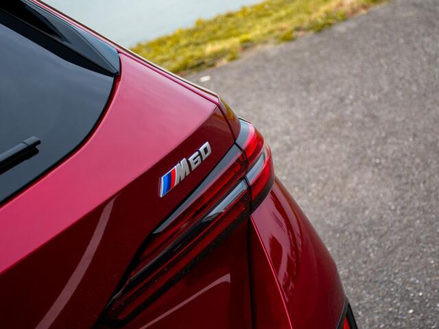 BMW i5 Touring M60 xDrive 84 kWh M-Sport Pro | Pano | Stoelventilatie | Adapt. LED | Iconic Glow | Verwarmd stuurwiel | Bowers & Wilkins