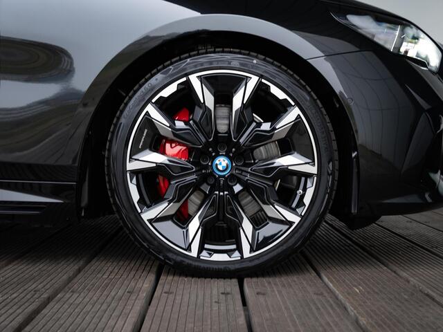 BMW i5 Touring M60 xDrive 84 kWh | M Sportpakket Pro | Innovation Pack | Comfort Pack