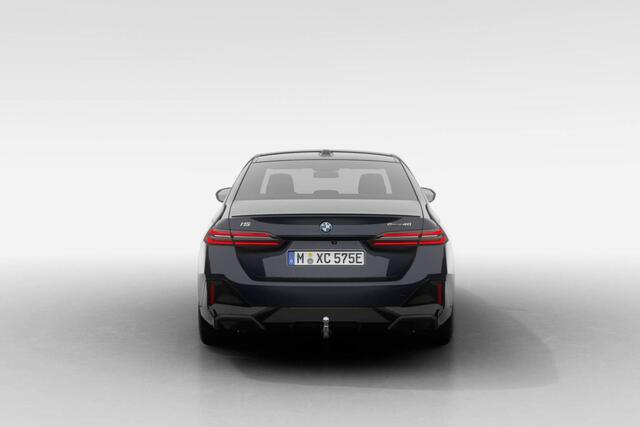 BMW i5 Sedan eDrive40 M Sport Edition | M Sport Pro | Travel Pack | Trekhaak | Extra getint glas
