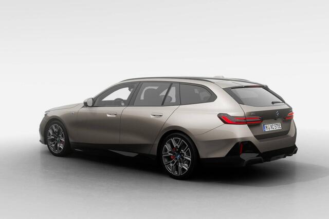 BMW i5 Touring xDrive40 | M Sport Pro | Innovation Pack | Travel Pack | Comfort Pack