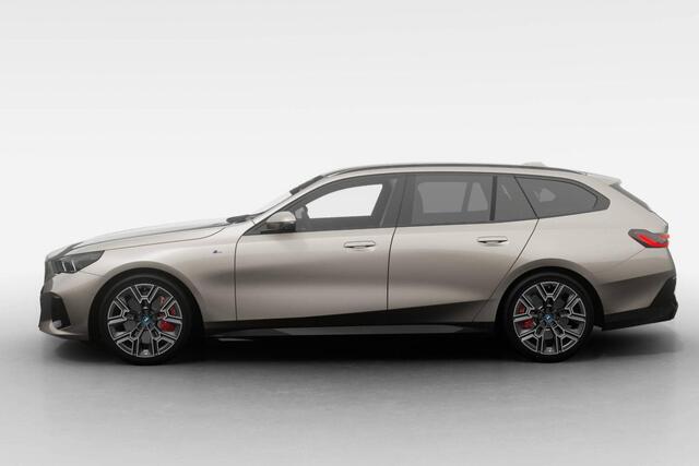 BMW i5 Touring xDrive40 | M Sport Pro | Innovation Pack | Travel Pack | Comfort Pack