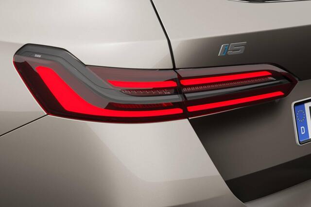 BMW i5 Touring xDrive40 | M Sport Pro | Innovation Pack | Travel Pack | Comfort Pack