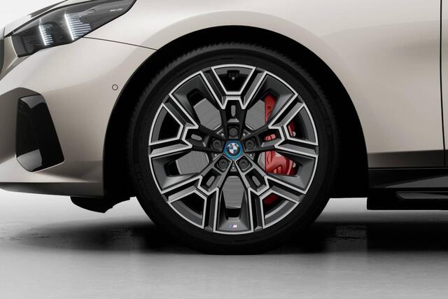 BMW i5 Touring xDrive40 | M Sport Pro | Innovation Pack | Travel Pack | Comfort Pack
