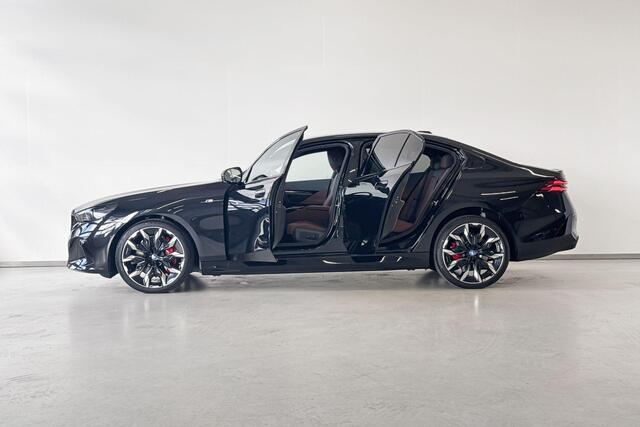 BMW i5 Sedan eDrive40 M Sport Edition | M Sportpakket Pro | Trekhaak met elektrisch wegklapbare kogel | Showroomvoordeel